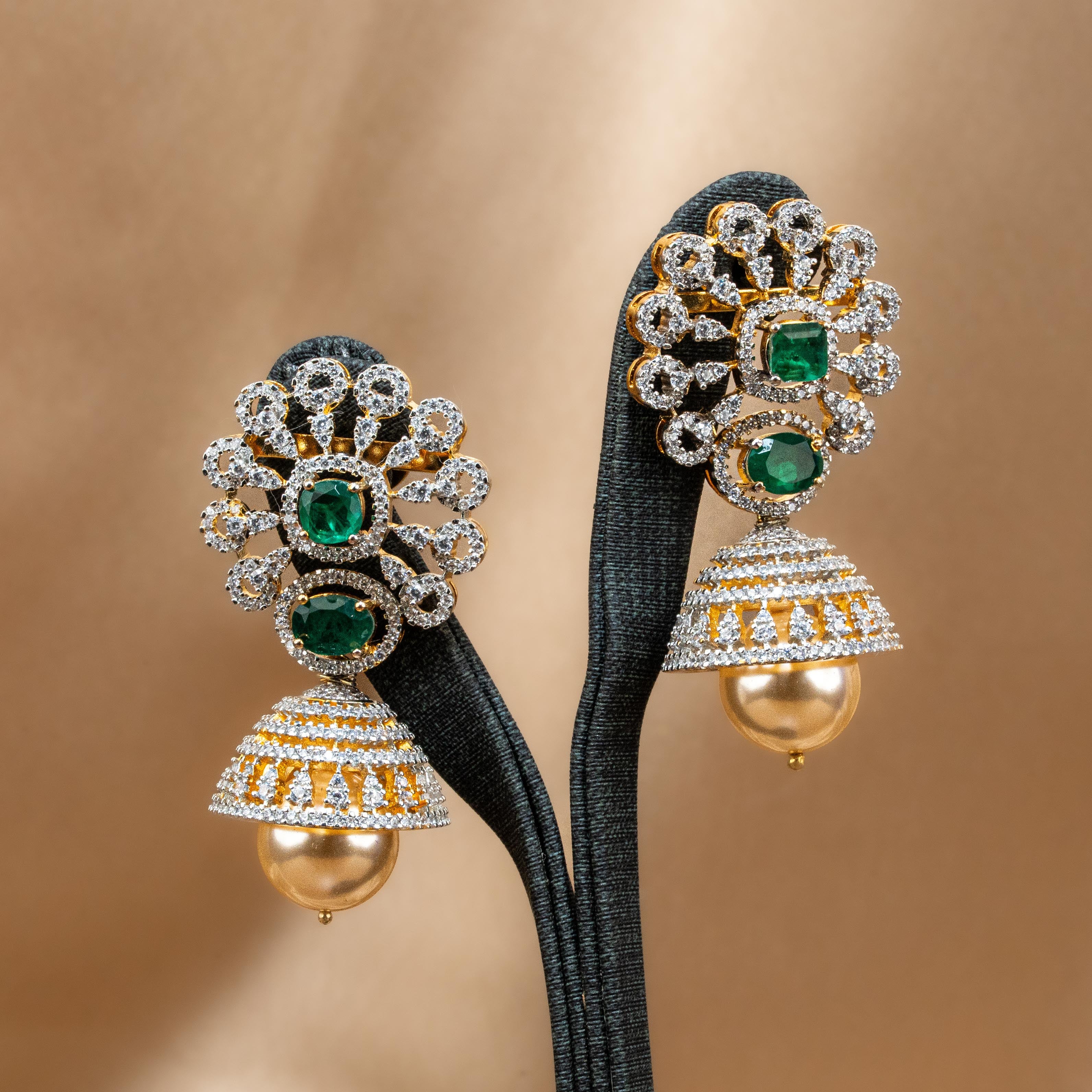 Niraimaadhi Jhumka