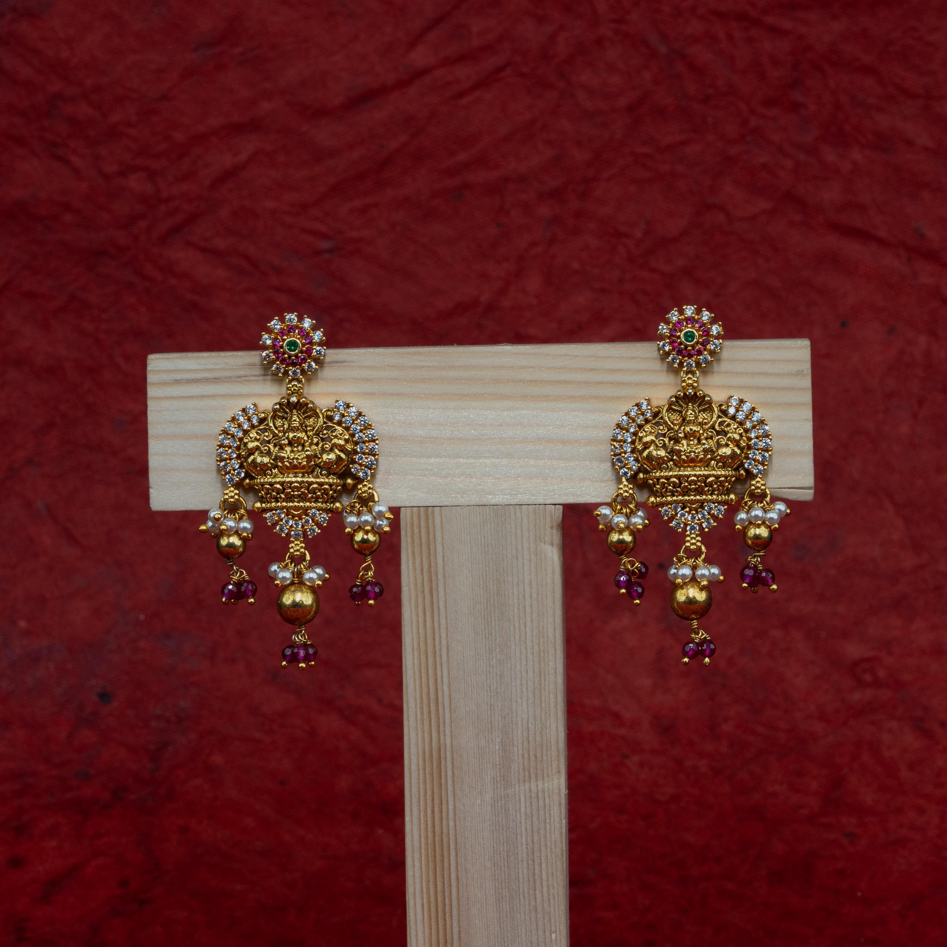 Sanira Jhumka