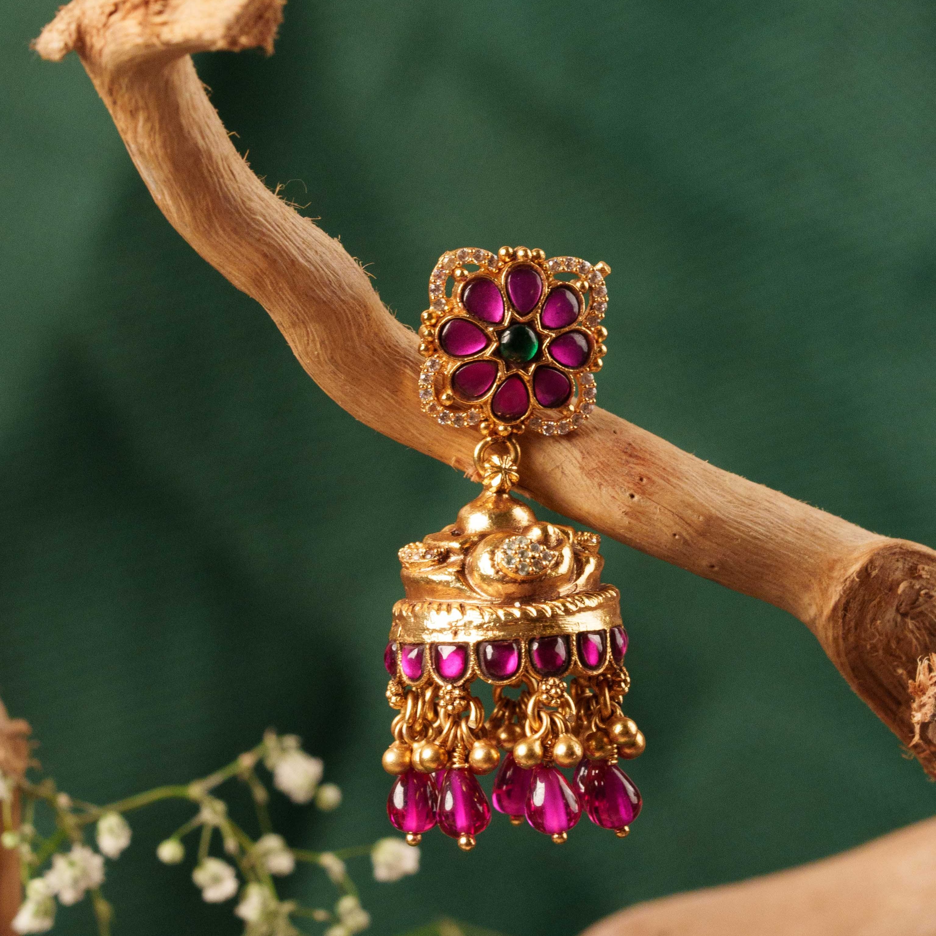 Varuniya Jhumka