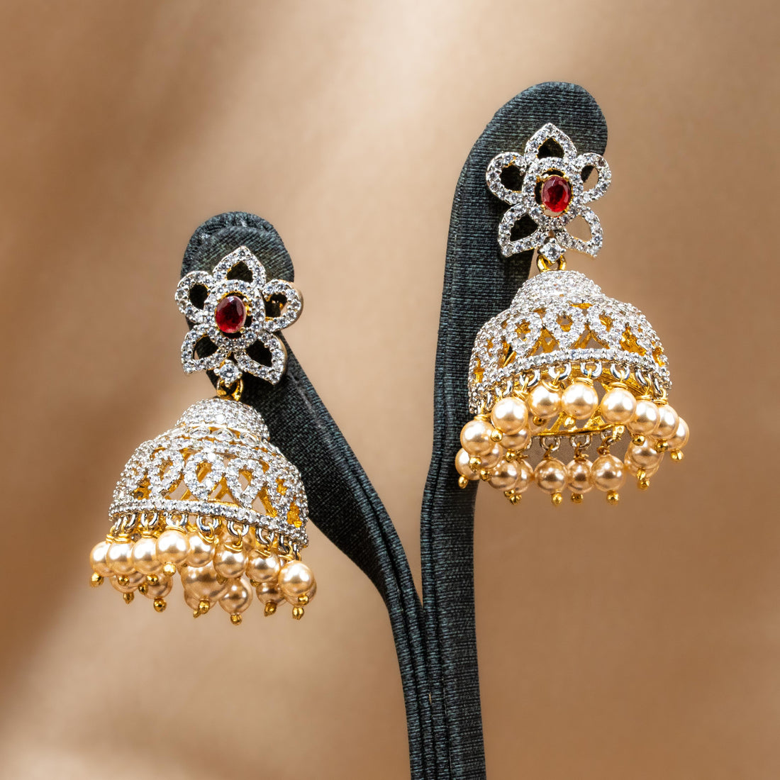 Kavini Jhumka