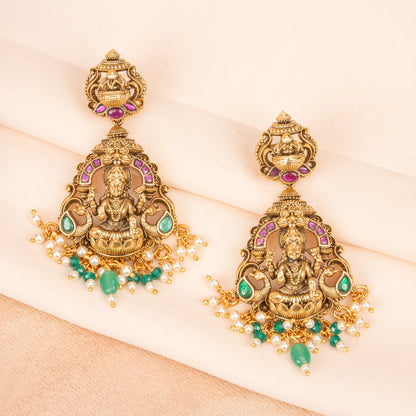 Kundan Jhumkas