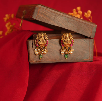 Kundan Studs