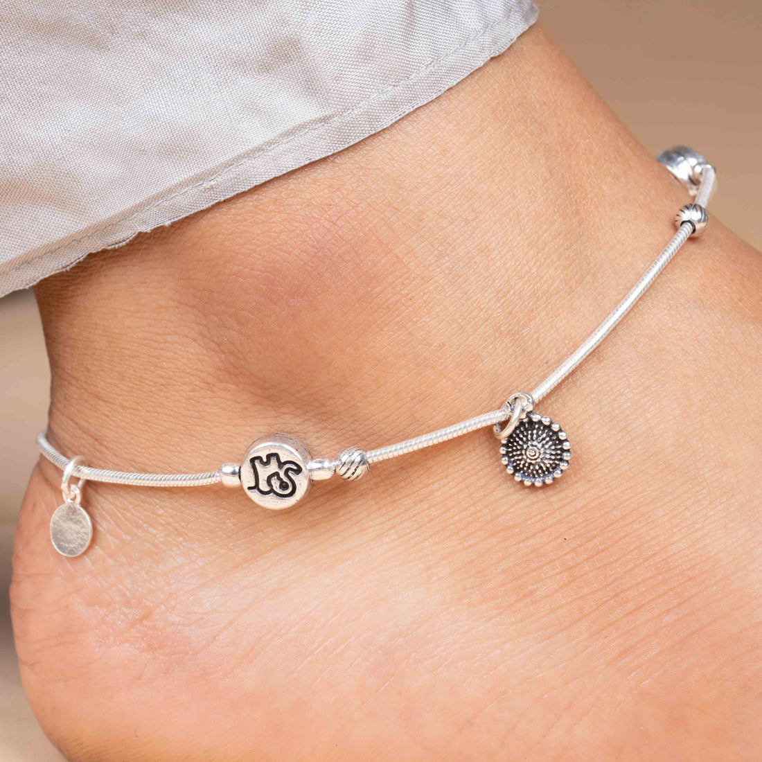Pravika Anklet