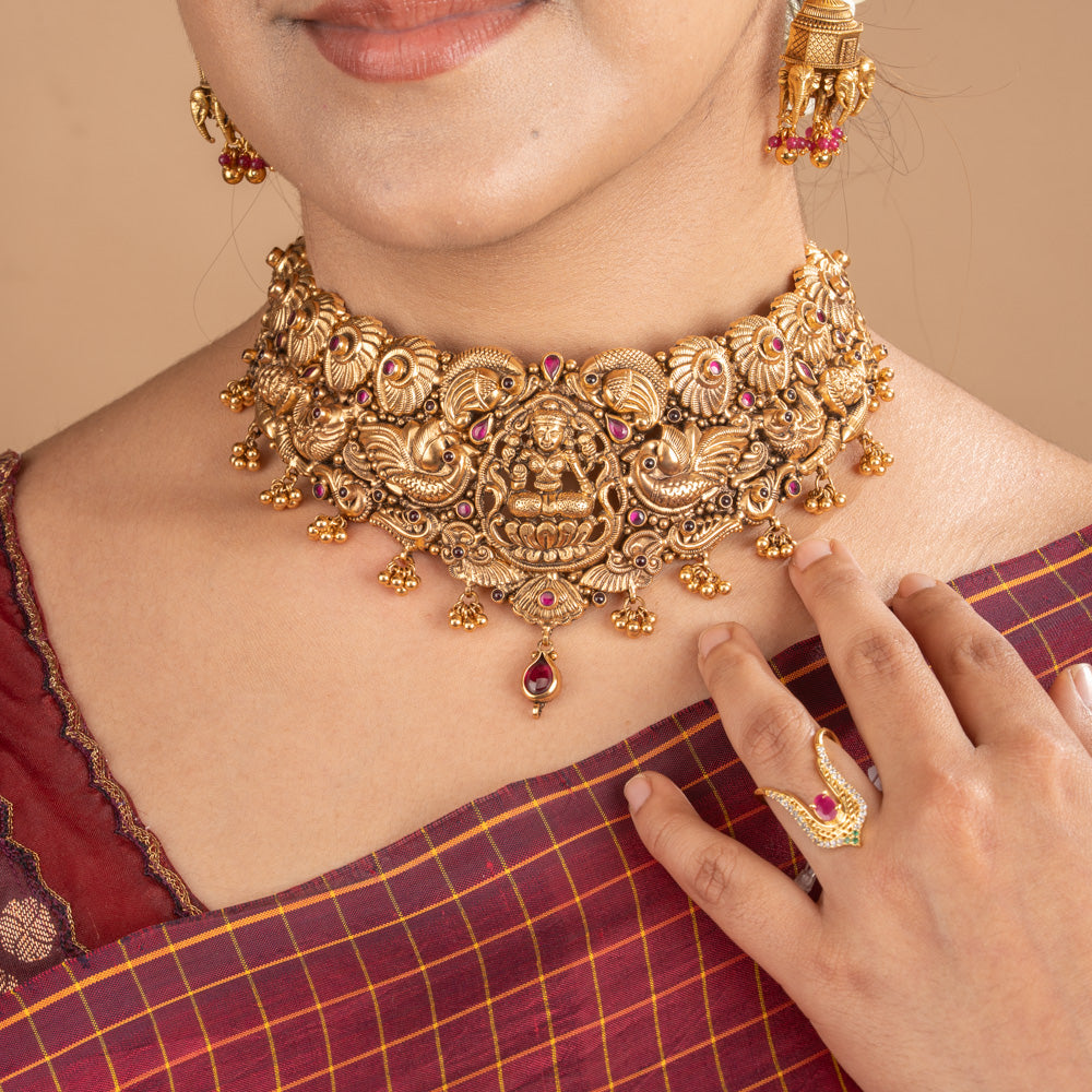 Pranvi Choker