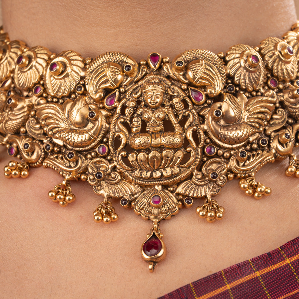 Pranvi Choker